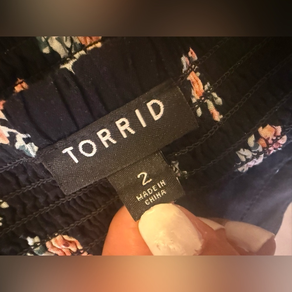 Torrid Blue Starry plus size 2 women black flowers sleeveless - Picture 7 of 12